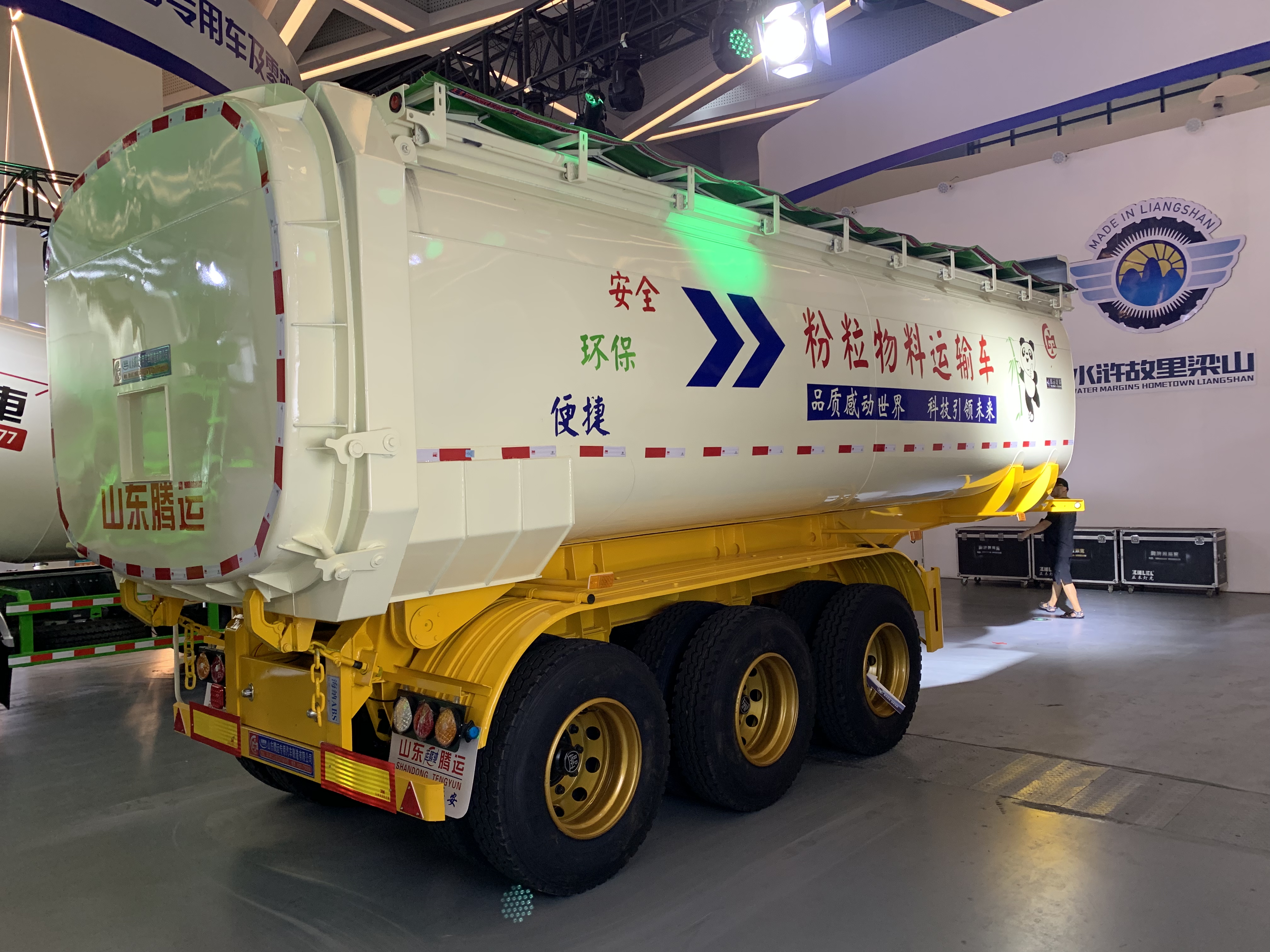 罐式后翻自卸半挂车